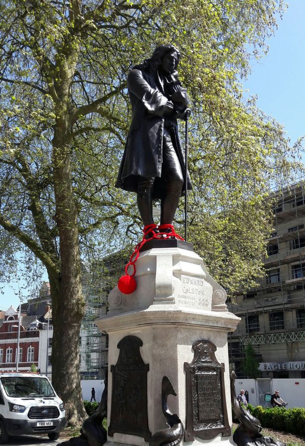 Yarnbombing-Edward-Colston-statue